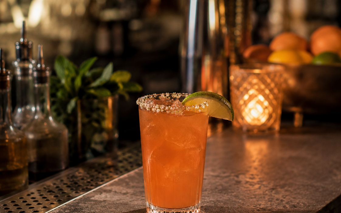 Il Naked Paloma un cocktail che è l'unione del naked & famous e il Paloma